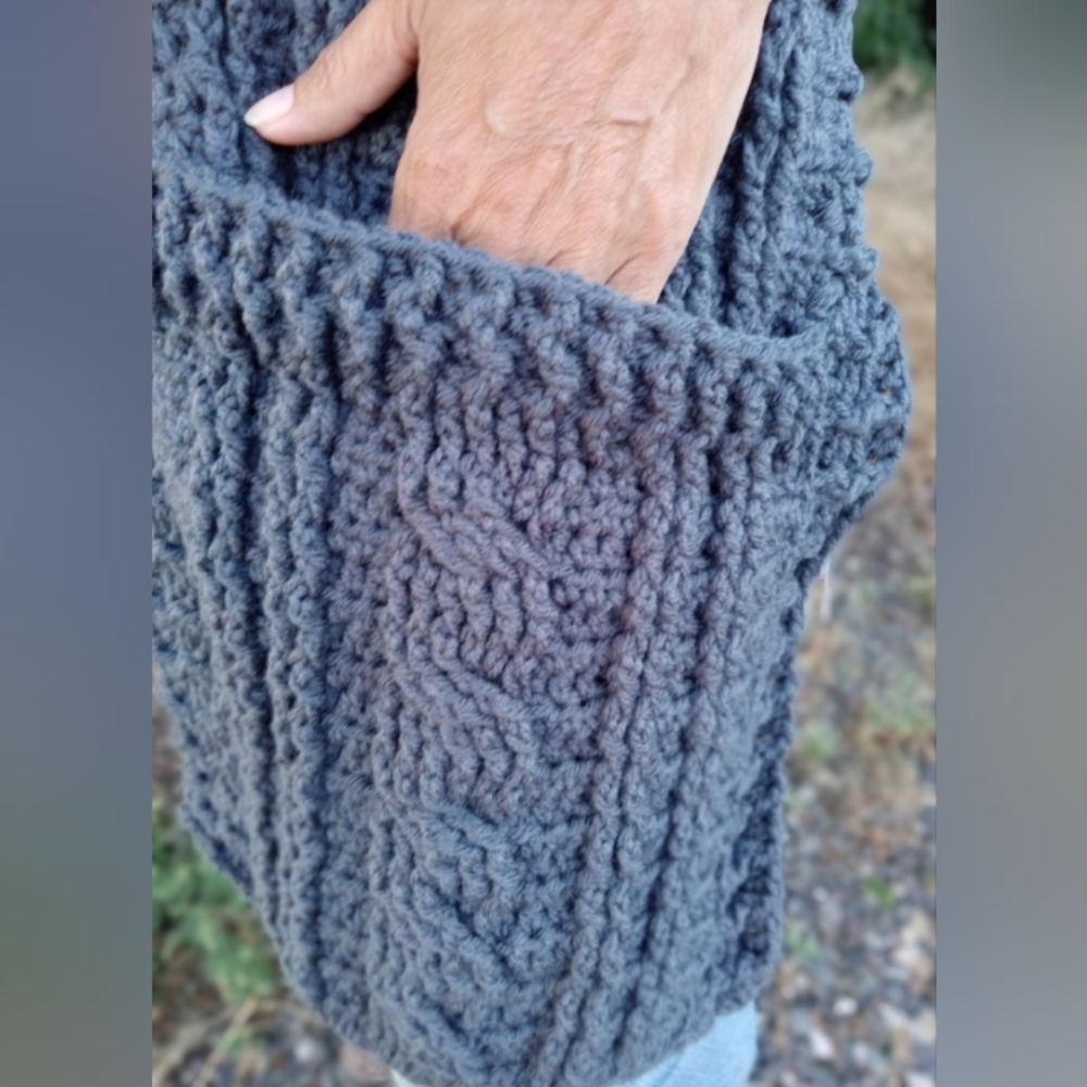 Cable Pocket Shawl